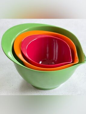 Williams Sonoma Multicolor Nesting Melamine Mixing Bowls with Spout Set of 3